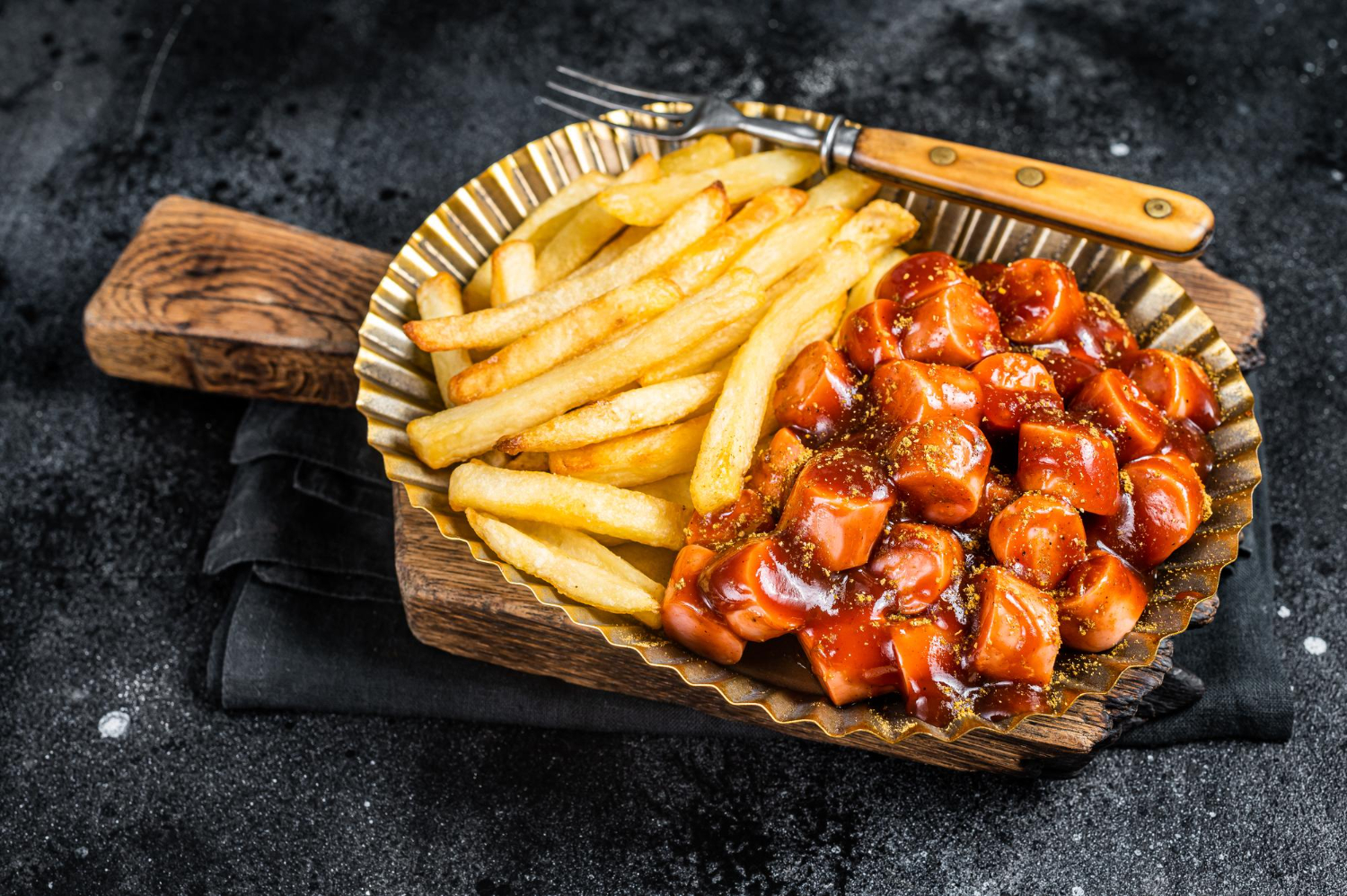Currywurst mit Pommes